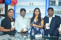 Yamini Bhaskar Launches 38th CELLBAY Mobile Store